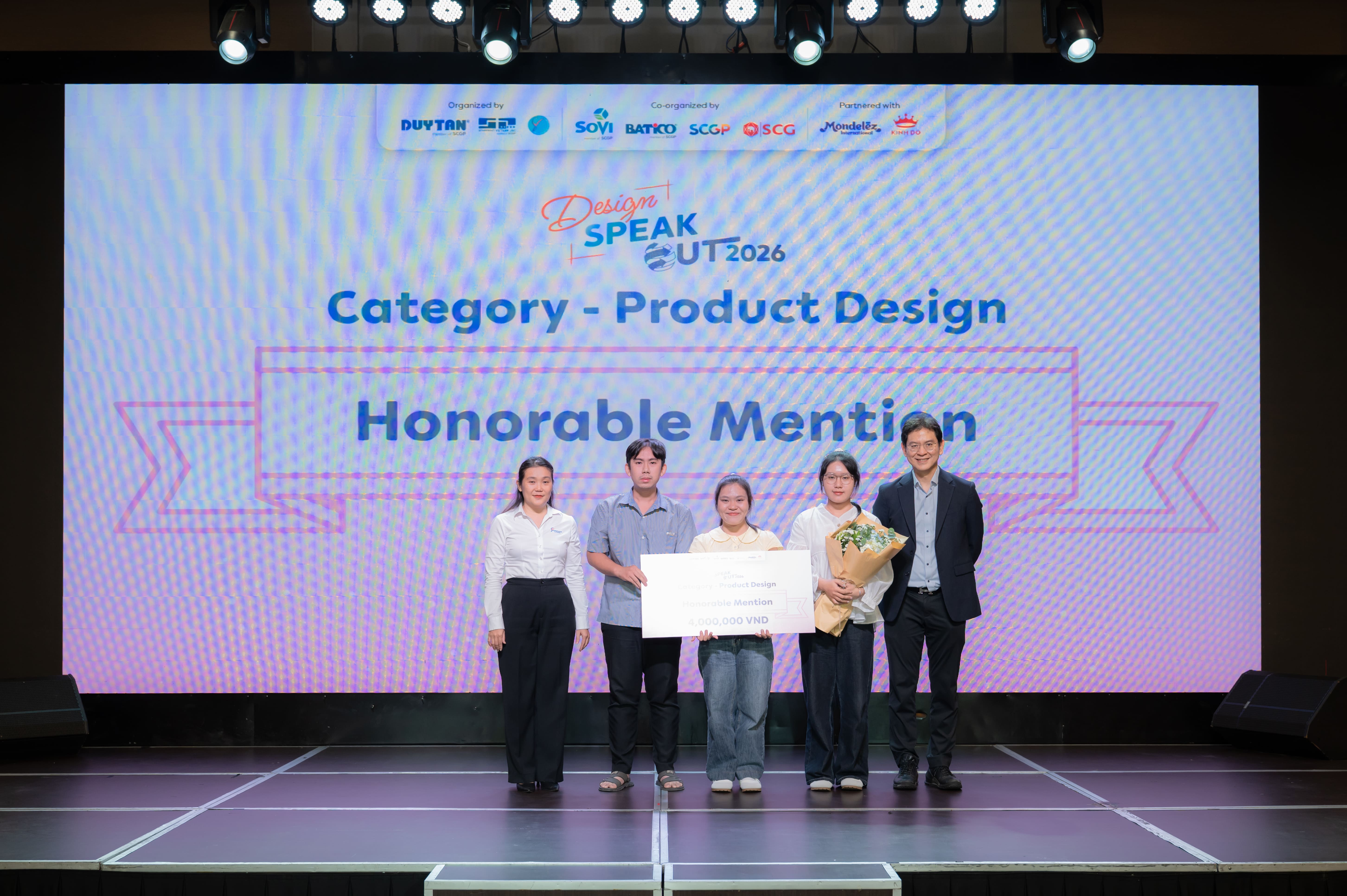 Team: Chị chị em em